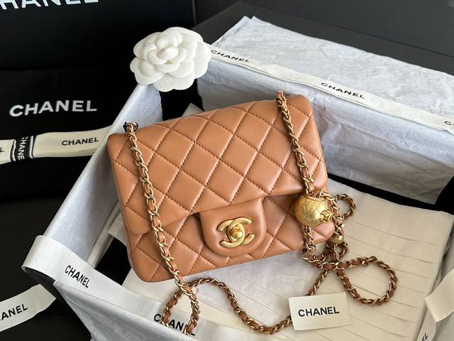 Chanel 24K 金球方胖子 焦糖杏 全新升级改造最新版本、采用进口渠道定制小羊皮，皮面毛孔清晰无喷涂，光泽柔和不假亮，是无法复制的高级感～独家顶级纯铜胚做