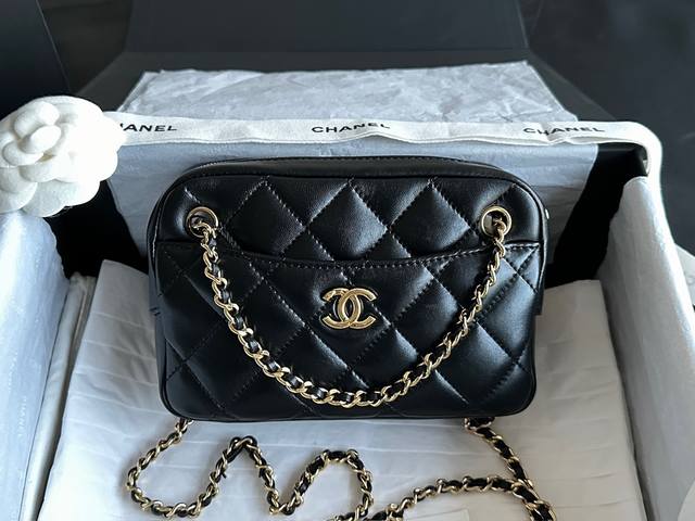 Chanel 24K 金币相机包 小号 黑金 正品皮 开料部原厂流入 方框 一级小羊皮，原厂纯植物水染工艺，皮面光泽通透细腻，毛孔十分清晰透彻，保留了原皮胚的质