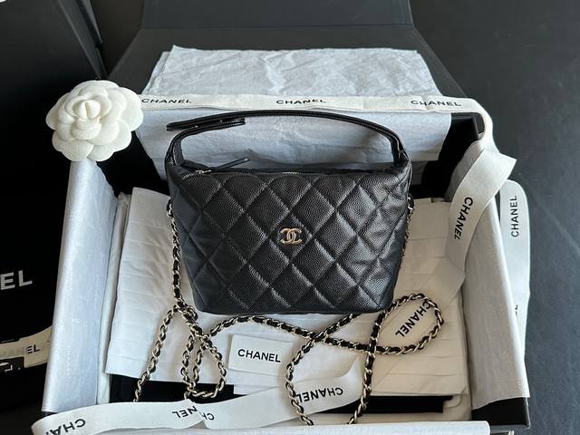 Chanel 25C 饭盒包 黑牛金 正品皮 真真正正原厂Haas中颗粒压纹鱼子酱小牛皮，颗粒饱满凸感明显，凸点水润光泽，凹处偏哑光，形成双色般立体对比效果，搭 - 点击图像关闭