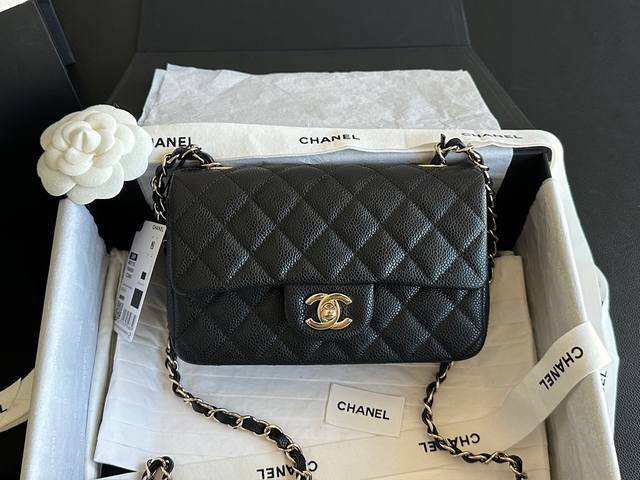 Chanel Classic Flap 荔枝纹 黑浅金 Cf大Mini 进口渠道定制荔枝纹小牛皮，黑金的永恒经典配色，荔枝纹颗粒饱满、质感很Nice～～搭配独家