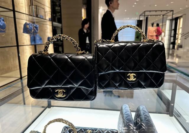 Chanel 24B 手柄口盖包黑色 蜡面小羊皮 正品皮 到货大号尺寸：25*17*8Cm 小号尺寸：14*19*8.5Cm