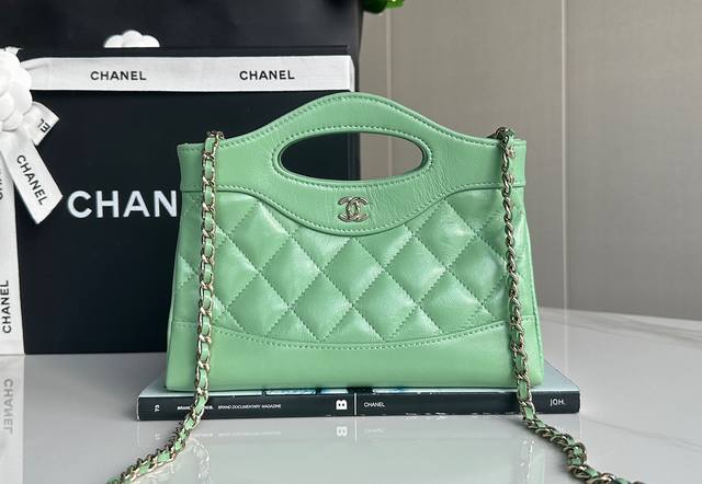 Chanel 24S 31Bag Nano 薄荷曼波绿 浅金 正品皮 真正开料部原厂流入的Bodin.Joyeux油蜡小羊皮，皮面细腻亮眼！细看表面带有很漂亮的