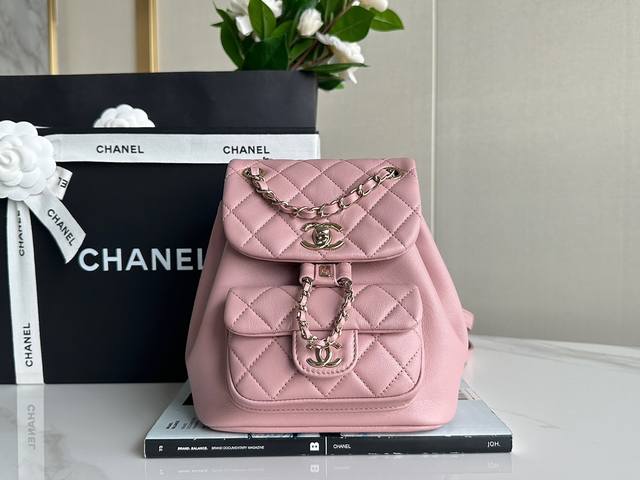 Chanel 24P Duma双肩包 光面牛皮 干枯玫瑰粉 小号 正品皮 全国独家原厂“方框”微摔荔枝纹牛皮；复古精致的同时也能耐磨耐造，是作为背包不错的皮料材