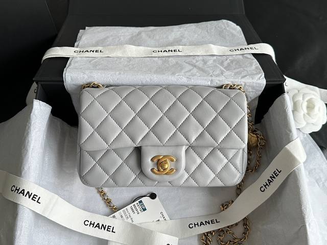 Chanel 23K 金球Cf大Mini 浅灰 正品皮 23K最新版本全新升级 硬底与U型侧围 采用意大利方框原厂一级小羊皮，香家原厂开料部流入、顶级皮胚，珍贵