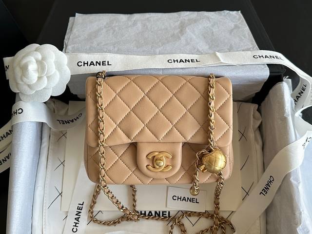 Chanel 23K 金球方胖子 奶茶杏 正品皮 23K最新版本全新升级 硬底与U型侧围 采用意大利方框原厂一级小羊皮，香家原厂开料部流入、顶级皮胚，珍贵稀缺～