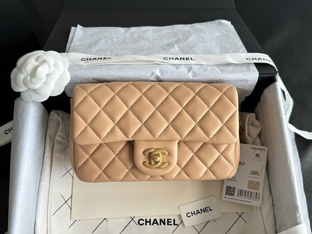 Chanel 23K 金球Cf大Mini 奶茶杏 正品皮 23K最新版本全新升级 硬底与U型侧围 采用意大利方框原厂一级小羊皮，香家原厂开料部流入、顶级皮胚，珍