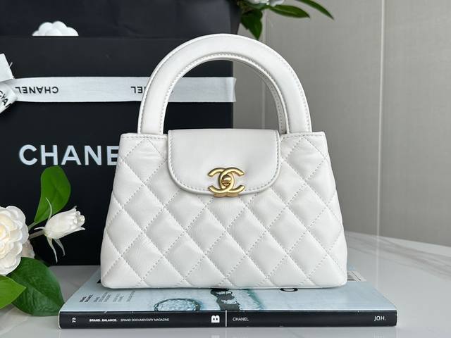 Chanel 23K Kelly 奶油白 大号 正品皮 采用独家开料部流入原厂蜡面感亮面小牛皮材质，特殊工艺制作，皮面呈现裂皱摔纹感，搭配纯铜胚Zp级做旧复古砂