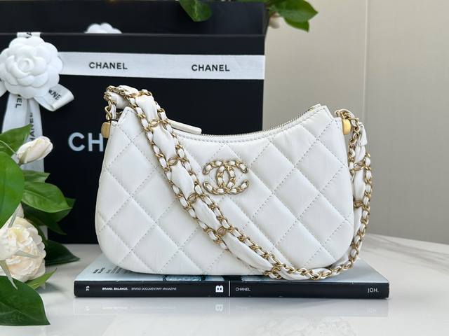 Chanel 23K 19Hobo腋下包 白色 小号 正品皮 开料部流入Bodin Joyeux“金标”褶皱小牛皮，全国独家垄断正品皮，特殊水洗褶皱工艺，皮面呈