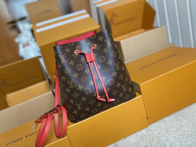 顶级原单 M44021 红色 支持Nxp芯片感应 动态芯片M44020 黑色 M44022 粉 M44887 棕色 加斯顿-路易威登于 1932 年专为承运香槟 顶级原单 M44021 红色 支持Nxp芯片感应 动态芯片M44020 黑色 M44022 粉 M44887 棕色 加斯顿-路易威登于 1932 年专为承运香槟