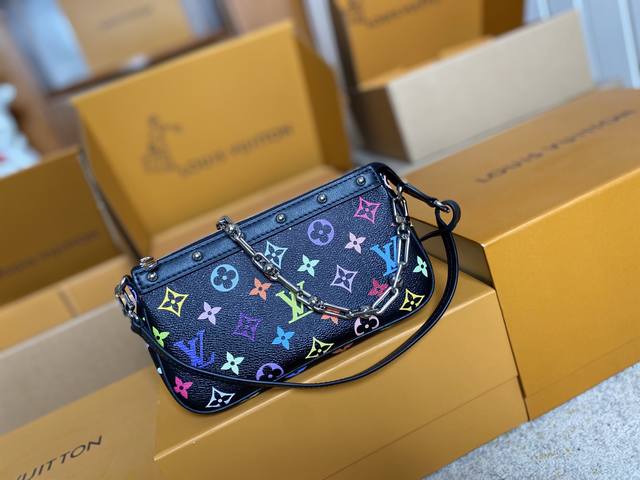 顶级原单 M13663 黑彩M13404 白彩 支持Nxp芯片感应 动态芯片本款 Pochette Accessoires 手袋取材涂层帆布，以缤纷 Monog