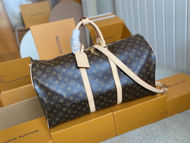 顶级原单 M41414 老花M41416 老花M41418 老花Keepall是路易威登旅行袋系列中的经典。这个大号Keepall以Monogram帆布为袋身，