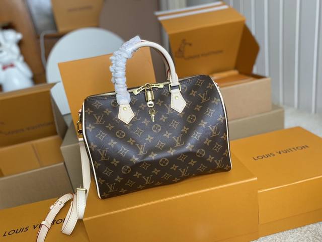 顶级原单 M41112 支持Nxp芯片感应本款 Speedy 30 手袋取材标志性 Monogram 帆布，是一款优质都市包袋。原为 1930 年代的旅行者而设