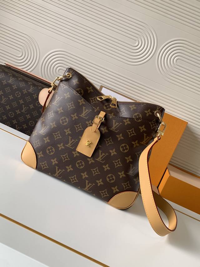 动态芯片 M45355黄大 顶级原单 独家背景实拍 路易威登于 秋冬推出新款 OdéOn 中号手袋，将优雅格调与实用功能融为一体。Monogram 帆布辅以拉链