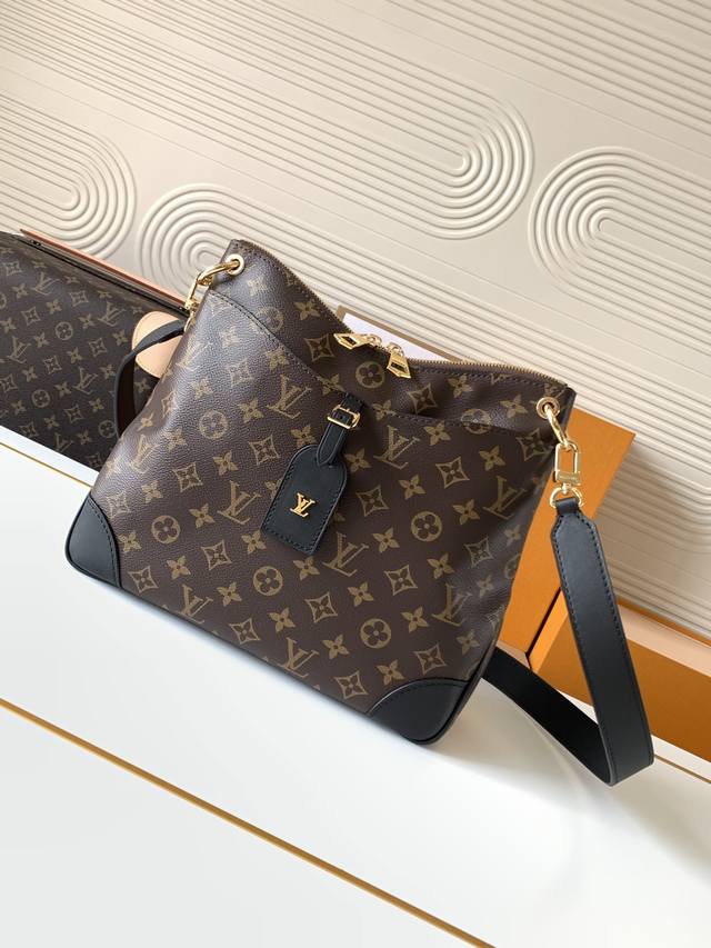 动态芯片 M45352黑大 顶级原单 独家背景实拍 路易威登于 秋冬推出新款 OdéOn 中号手袋,将优雅格调与实用功能融为一体。Monogram 帆布辅以拉链 动态芯片 M45352黑大 顶级原单 独家背景实拍 路易威登于 秋冬推出新款 OdéOn 中号手袋,将优雅格调与实用功能融为一体。Monogram 帆布辅以拉链