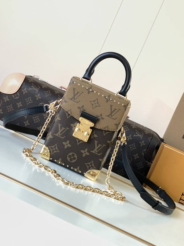 动态芯片版 顶级原单 M82465 独家背景实拍 本款 Camera Box 手袋以 Monogram 和 Monogram Reverse 帆布塑造摩登构型，