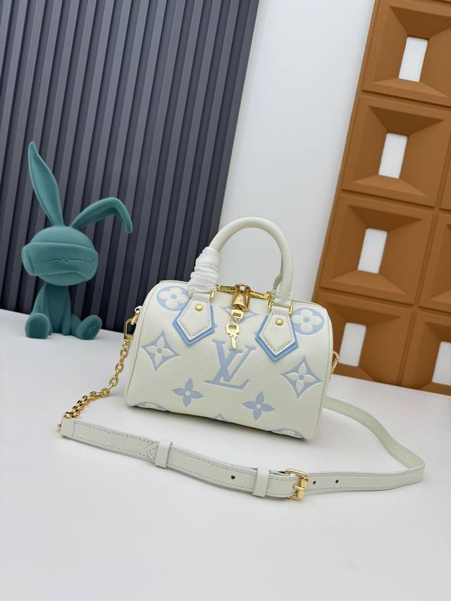 M46875冰白粉 M58953黑色 M46883冰白蓝 46575大象灰 M46397米白粉印 由双色 Monogram Empreinte 皮革制成，饰有