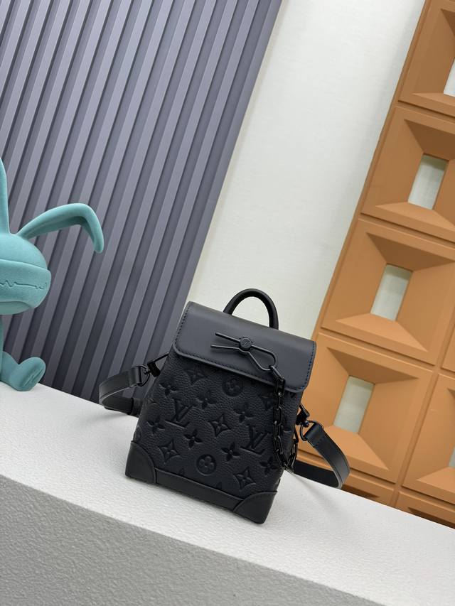 顶级原单 独家背景 M82772全皮压花黑 M82774黑花本款 Nano Steamer 手袋取材 Monogram Eclipse 帆布，以袖珍尺寸浓缩 S