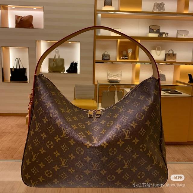 全钢五金对版锁头变码芯片 独家实拍 M12098腋下包 本款Slouchy Mm 手袋取材Monogram帆布和皮革饰边，金色五金配件，包括一个新的签名挂锁姓名