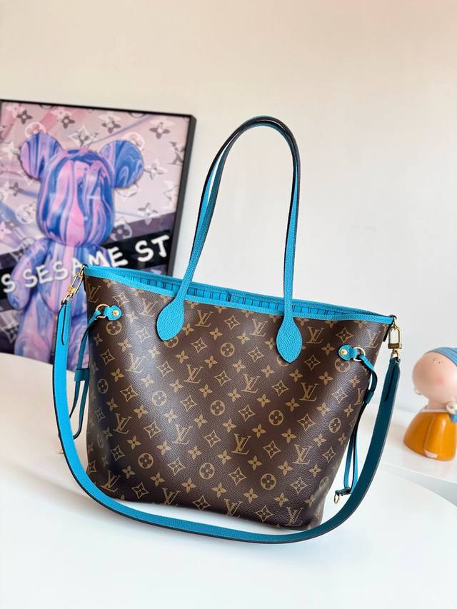 动态芯片配专柜包装』 海外原单M13753独家实拍！作为路易威登的经典设计之一，Neverfull BandoulièRe Inside Out 中号手袋此次取