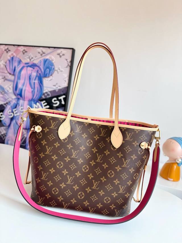 动态芯片配专柜包装』 海外原单M12257独家实拍！作为路易威登的经典设计之一，Neverfull BandoulièRe Inside Out 中号手袋此次取