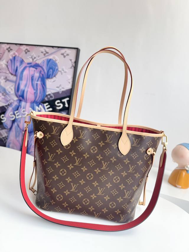 动态芯片配专柜包装』 海外原单M12096独家实拍！作为路易威登的经典设计之一，Neverfull BandoulièRe Inside Out 中号手袋此次取