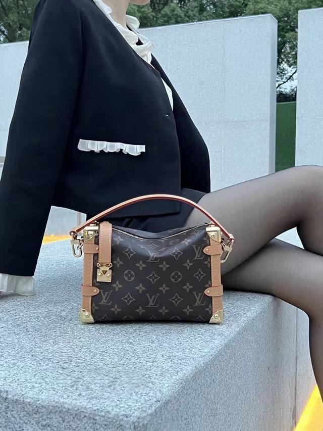 对版开发细节完美原单五金 Side Trunk Pm手袋 M46358老花 黄皮 形象感极强的软造型，棱角分明的强势感融合Box形状 经典Monogram老花演