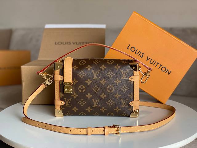 对版开发细节完美原单五金 Side Trunk Pm手袋 M46358老花 黄皮 形象感极强的软造型，棱角分明的强势感融合Box形状 经典Monogram老花演