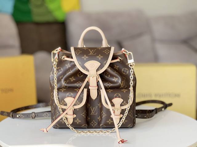 新款原厂皮型号：M46932老花双肩包这款玲珑且实用的 Excursion 小号背包采用 Monogram 帆布材质，配以皮革饰边，洋溢徒步风度。主隔层采用可调