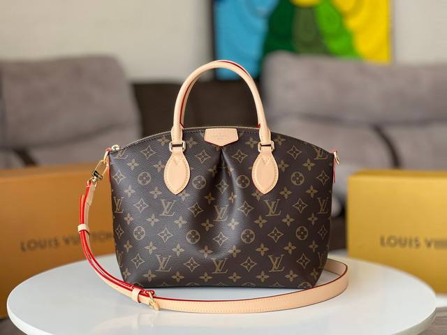 原单 BoéTie 小号手袋 M45986 老花 BoéTie 小号拉链托特包采用 Monogram 帆布、皮革饰边和织物内衬，搭配挂锁和 Lv 压纹皮革牌。柔