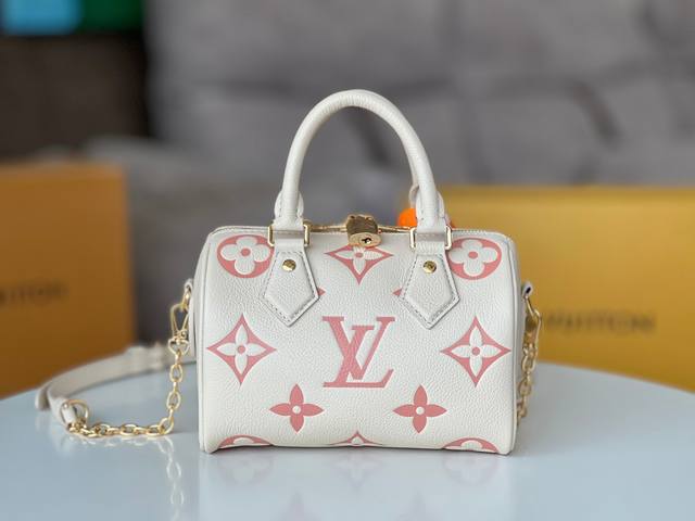 原厂牛皮 型号：M46575 M46397 本款 Speedy BandoulièRe 20 手袋以新季色彩展露微妙莹泽。经典构型、轧制皮革手柄和钥匙包回溯 2