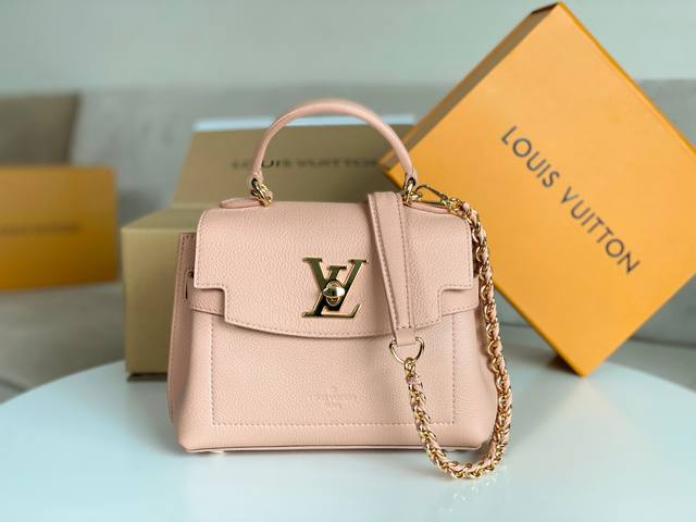 对版开发细节完美原单五金 Lockme Ever 迷你手袋 M21088藕粉，M20997黑色，M21502卡其 本季，小巧玲珑的 Lockme Ever 迷你