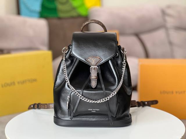 原厂羊皮全钢五金变码芯片型号：M12587黑色全皮双肩包本款 Montsouris 小号双肩包为亮泽羊皮革融入 Monogram 细节，巧妙道出 Lv Vibe