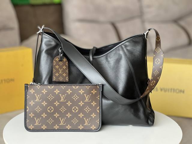 顶级原单专柜芯片型号M25143原厂皮本款 Carryall Dark 中号手袋以柔软羊皮革塑造时尚慵懒廓形，为 春夏秀场造型增添瞩目姿彩。抛光金属件与触感良好