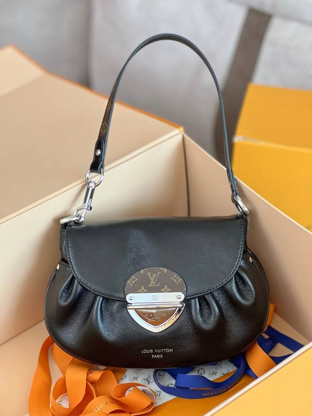 顶级原单变码芯片全钢五金 型号： M12192 以崭新系列展现品牌风华，倾情推出 Sunset Vibe 手袋。莹泽羊皮革、 Monogram 帆布元素和 Lv