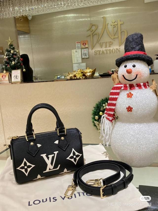 对版开发原单五金顶级原单 M81456 M81625 M81457 压花丝印 以经典的Monogram帆布制成的Nano Speedy手袋，散发极致女人味，全皮