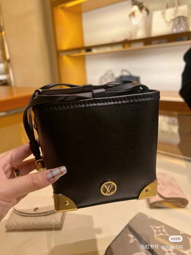 原厂皮款号：M82885全皮 Noe Purse 手袋迷你水桶包烧麦包系列 Zjh Jsonline Only 手袋 用Monogram Reverse帆布素材