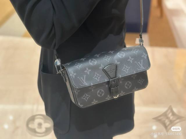 顶级原单，变码芯片，全钢五金 M83567 Rush 挎包 本款 Montsouris 迷你手袋向 1994 年的 Montsouris 手袋采撷灵感，以 Mo