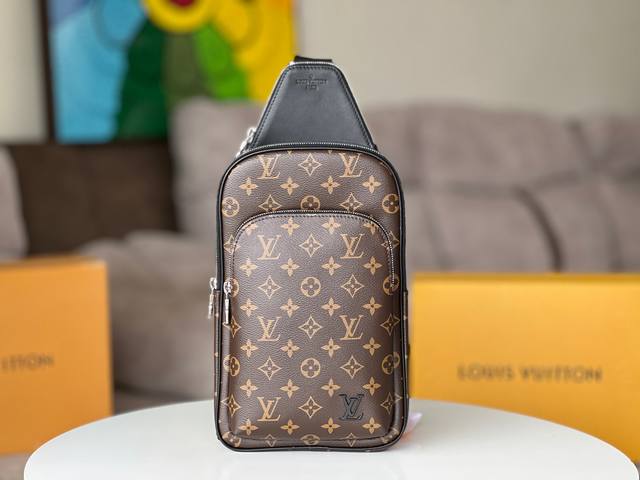 原单 M46327老花 本款 Avenue 单肩包采用 Monogram Macassar 帆布和皮革饰边，释放英朗气度。帆布肩带及内衬为品牌经典注入可持续理念