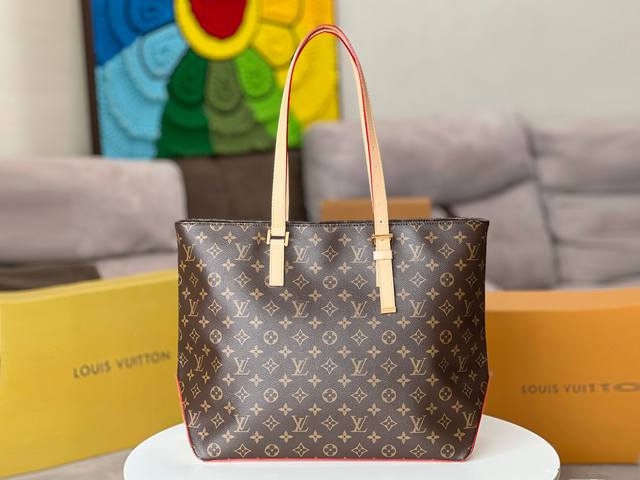 顶级原单变码芯片全钢五金， Mezzo 手袋 型号： M47134本款 Mezzo 手袋向 2000 年代的原版设计采撷灵感，以利落构型和侧面三角皮革烘托 Mo