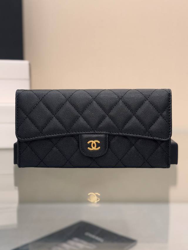 Chane！ 经典三折长款钱包 顶级皮料五金，菱格纹路.原单品质！ 细节美到淋漓尽致 全套包装！ 尺寸10.5-19-3Cm As80758