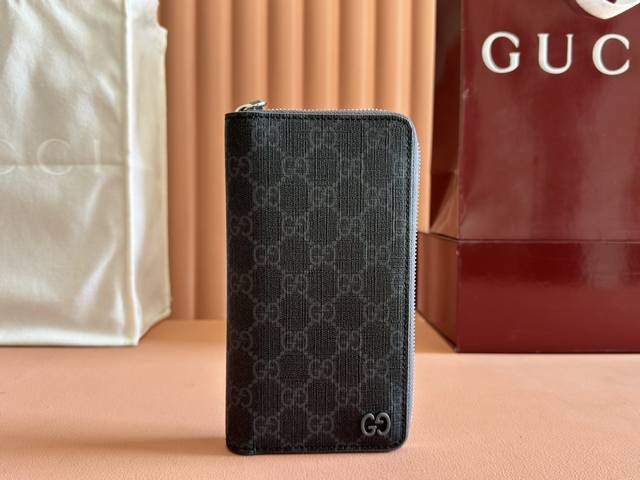 配置专柜全套 822051 新系列呈现纤薄且小巧的皮具作品,焕新融蕴多种色彩,Gg标识点缀充满对比美感的双色调设计。这款全拉链钱包以灰色和黑色Gg Suprem 配置专柜全套 822051 新系列呈现纤薄且小巧的皮具作品,焕新融蕴多种色彩,Gg标识点缀充满对比美感的双色调设计。这款全拉链钱包以灰色和黑色Gg Suprem