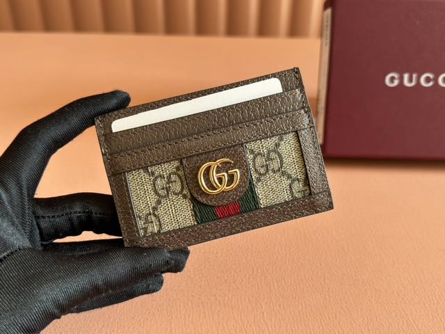 原厂皮配 Cdfmall三亚免税店手提袋 G家 Ophidia系列小卡包钱包采用Gg Supreme高级人造帆布,配以标志性图案与条纹织带,海外顶级五金精制而成 原厂皮配 Cdfmall三亚免税店手提袋 G家 Ophidia系列小卡包钱包采用Gg Supreme高级人造帆布,配以标志性图案与条纹织带,海外顶级五金精制而成