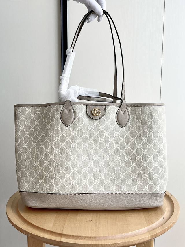 款号：739730燕麦 尺寸：38.5X28.5X15Cm Ophidia系列爆款托特包！ 双肩带自留款，容量超级大！！ 放Ibook 完全没问题 长短肩带可以