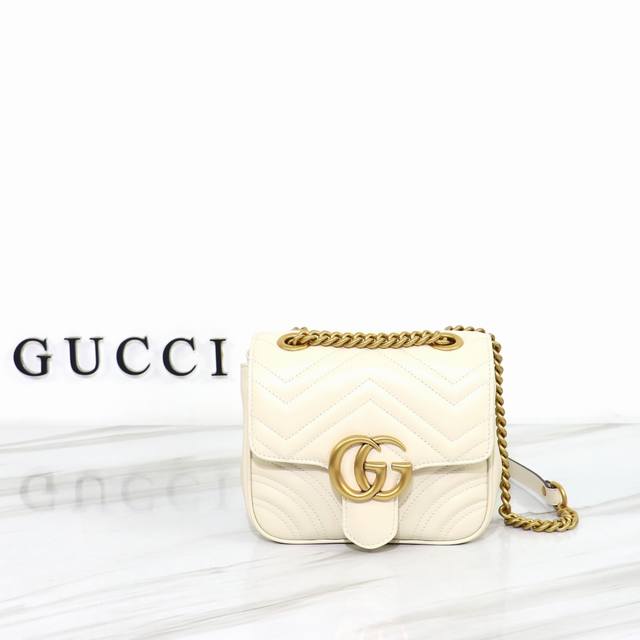 专柜品质，原厂皮，款号739682白皮尺寸：宽18X高15X侧宽8Cm现货出货！