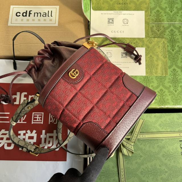 配置全套包装 Ophidia系列Gg水桶包款号752583 9Aado 8746Ophidia系列融合Gucci传统精髓与现代设计，匠心呈献亮眼新作。该系列融蕴