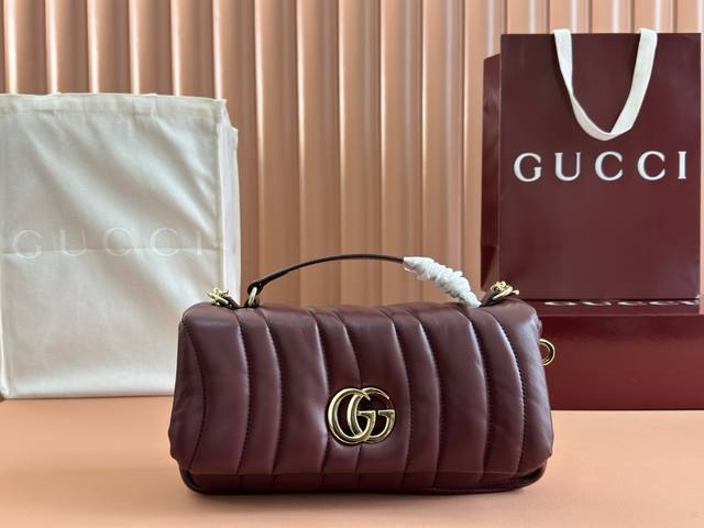 原厂皮配置专柜全套包装 Gg Milano系列肩背包。在米兰时装周期间，品牌创作总监Sabato De Sarno打造的Gg Milano系列手提包首度亮相秋冬