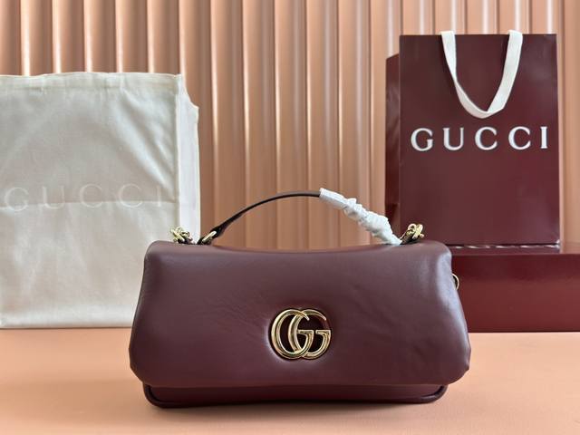 原厂皮配置专柜全套包装 Gg Milano系列肩背包。在米兰时装周期间,品牌创作总监Sabato De Sarno打造的Gg Milano系列手提包首度亮相秋冬 原厂皮配置专柜全套包装 Gg Milano系列肩背包。在米兰时装周期间,品牌创作总监Sabato De Sarno打造的Gg Milano系列手提包首度亮相秋冬