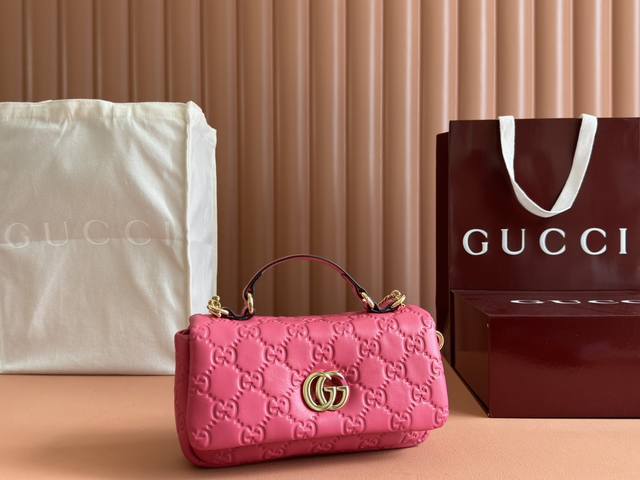 原厂皮配置专柜全套包装 Gg Milano系列迷你肩背包 806017 Aad5X 9110 在米兰时装周期间,品牌创作总监Sabato De Sarno打造的 原厂皮配置专柜全套包装 Gg Milano系列迷你肩背包 806017 Aad5X 9110 在米兰时装周期间,品牌创作总监Sabato De Sarno打造的