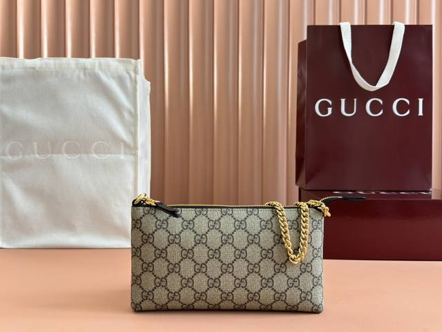 原厂皮配置专柜全套包装 Gucci最新Gg Supreme高级Pvc配原厂牛皮链条包 麻将包 型号：779791。 尺寸：22.5 长 X 13 宽 X 2.5