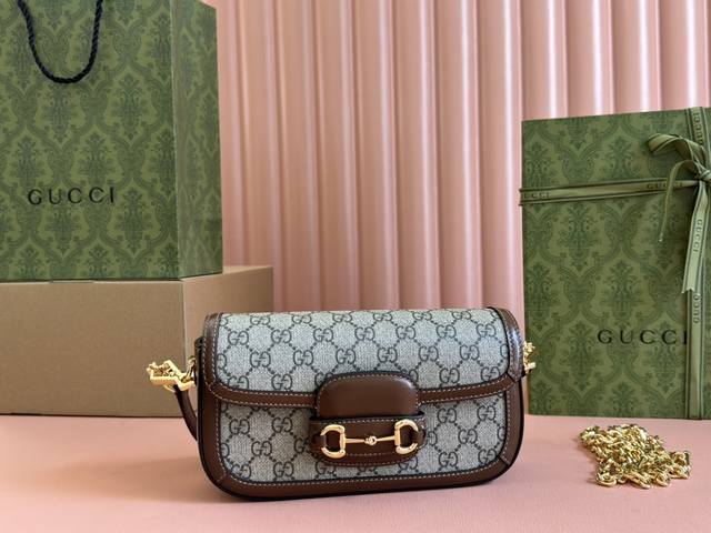 原厂皮配 Cdfmall三亚免税店手提袋 Gucci Horsebit 1955系列肩背包，Gucci Horsebit 1955系列从典藏设计中撷取灵感，匠心
